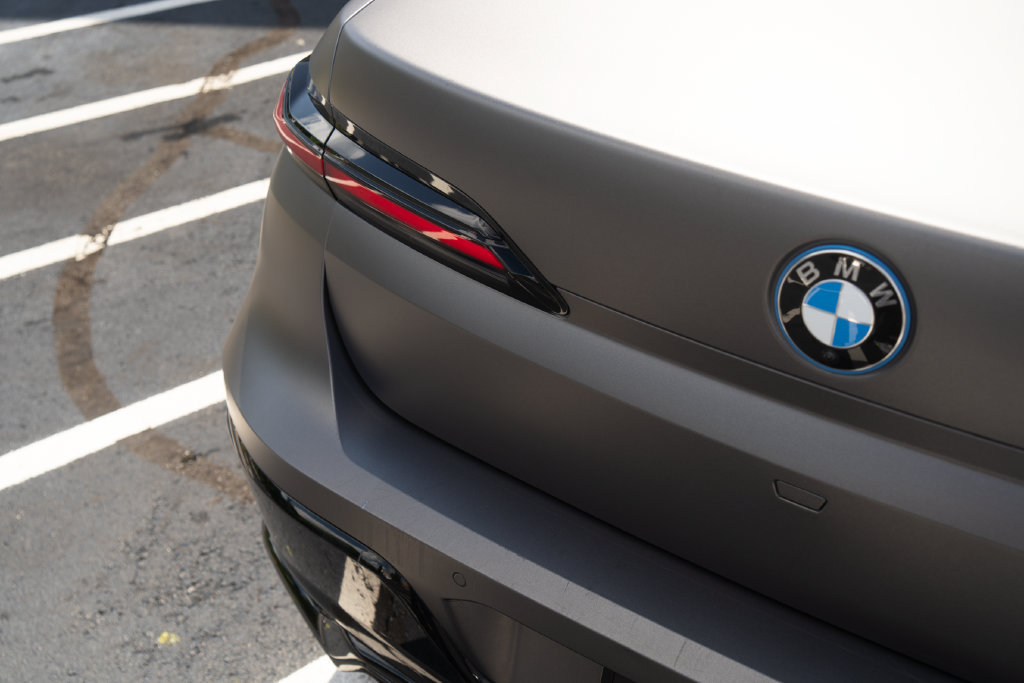 Used 2024 BMW i7 xDrive60 AWD/4WD image 14