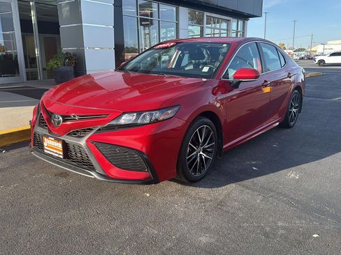 Used 2023 Toyota Camry SE image 9
