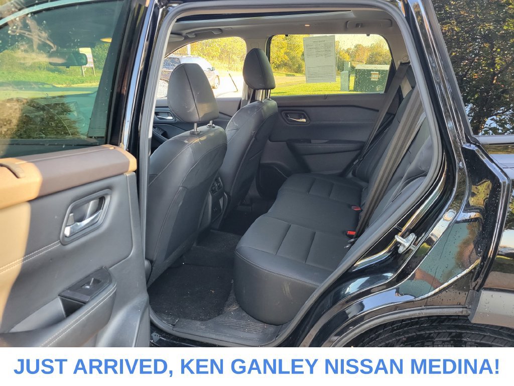 Certified 2023 Nissan Rogue SV w/ SV Premium B Package AWD/4WD image 16