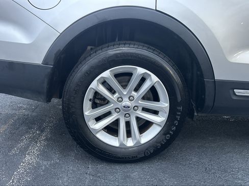 Used 2017 Ford Explorer XLT w/ Equipment Group 202A image 34