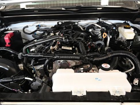 Used 2025 Toyota Tacoma TRD Sport AWD/4WD image 33