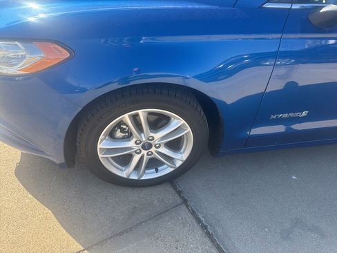 Used 2018 Ford Fusion S image 2