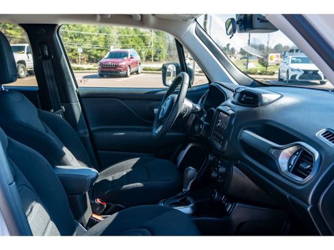 Used 2022 Jeep Renegade Latitude image 18