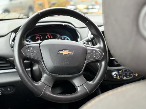 Used 2019 Chevrolet Traverse LT image 16