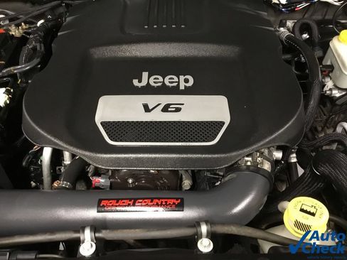 Used 2014 Jeep Wrangler Sahara w/ Dual Top Group AWD/4WD image 36