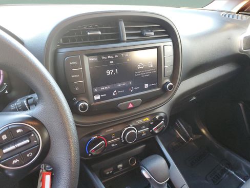 Used 2024 Kia Soul LX w/ Option Group 015 FWD image 23