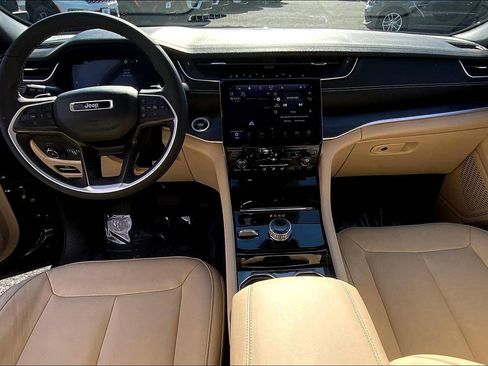Certified 2023 Jeep Grand Cherokee Limited AWD/4WD image 15