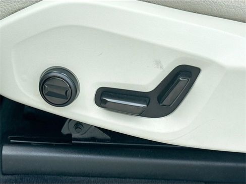 Used 2022 Volvo XC90 T5 Momentum w/ Advanced Package image 26