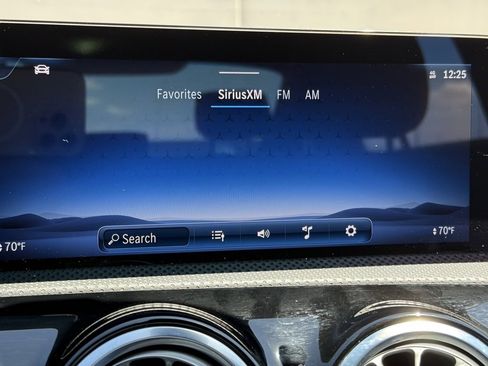 Used 2025 Mercedes-Benz CLA 250 4MATIC image 11