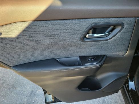 Certified 2023 Nissan Rogue SV image 11