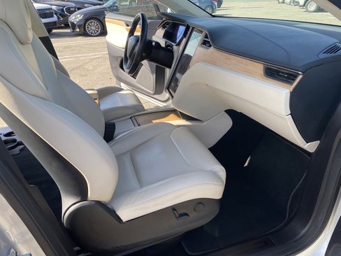 Used 2018 Tesla Model X 75D image 17