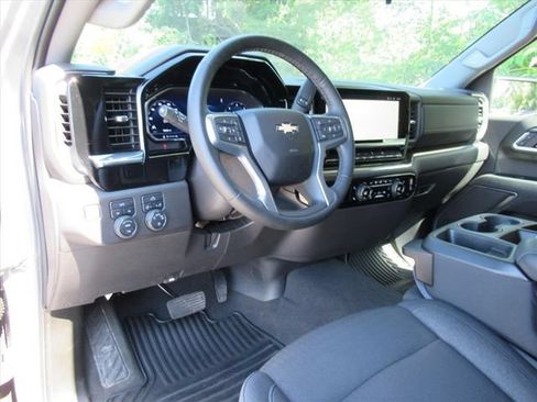 Used 2024 Chevrolet Silverado 1500 LT AWD/4WD image 16