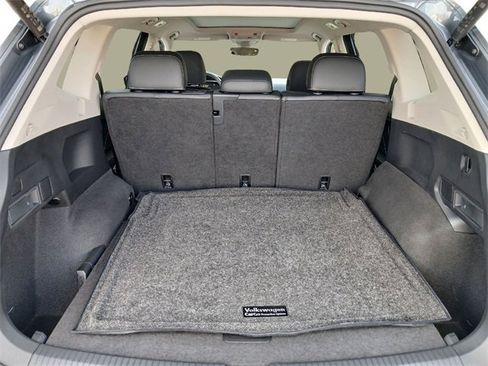 Used 2024 Volkswagen Tiguan SE w/ Panoramic Sunroof Package image 43