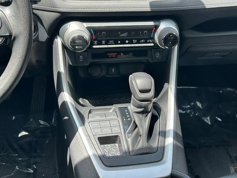 Used 2022 Toyota RAV4 XLE AWD/4WD image 20