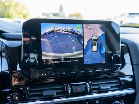 Certified 2025 Nissan Pathfinder SL image 28