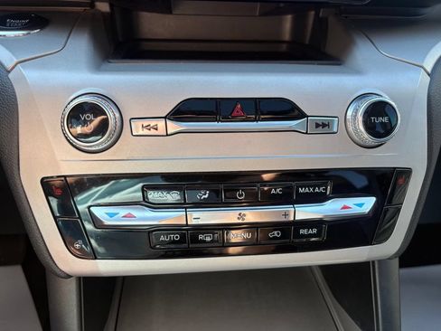 Used 2023 Ford Explorer XLT w/ Equipment Group 202A AWD/4WD image 23