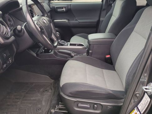 Used 2022 Toyota Tacoma TRD Off-Road image 18