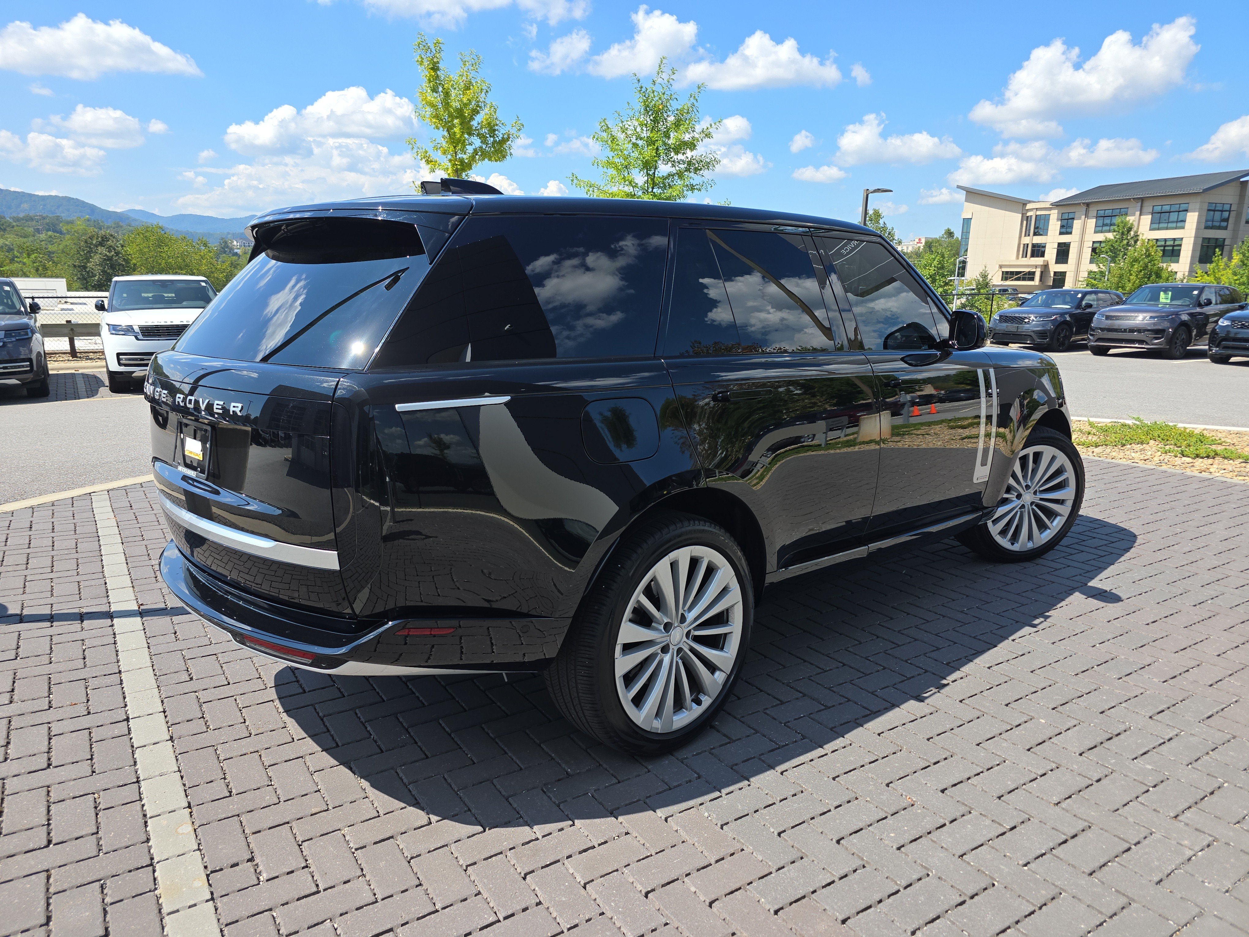 Certified 2024 Land Rover Range Rover Autobiography AWD/4WD image 5