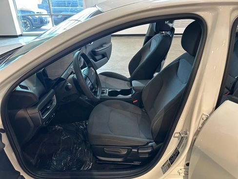 Used 2025 Kia K4 LXS image 25