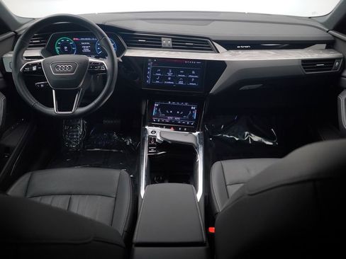 Used 2024 Audi Q8 e-tron Premium Plus w/ Premium Plus Package image 8