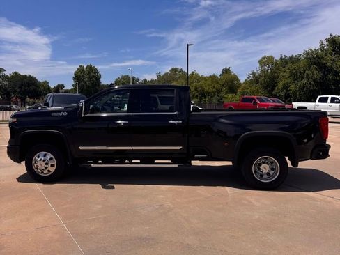 Used 2024 Chevrolet Silverado 3500 High Country w/ High Country Premium Package AWD/4WD image 4