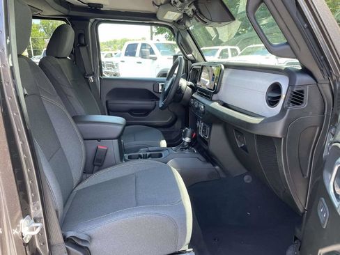 Used 2026 Jeep Gladiator Sport AWD/4WD image 15