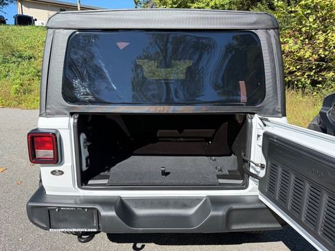 Used 2025 Jeep Wrangler Unlimited Sport image 16