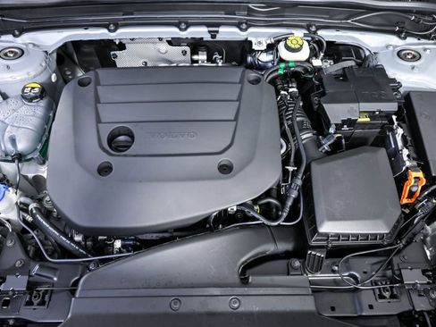 Certified 2025 Volvo XC40 B5 Core image 35