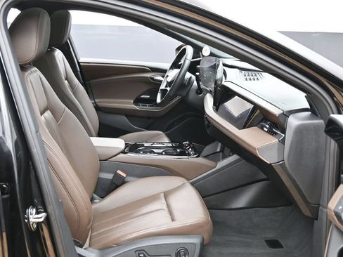 Used 2025 Audi A6 e-tron Prestige AWD/4WD image 35