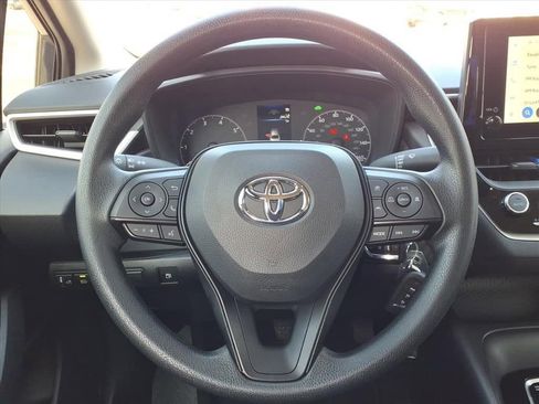 Used 2025 Toyota Corolla LE image 27