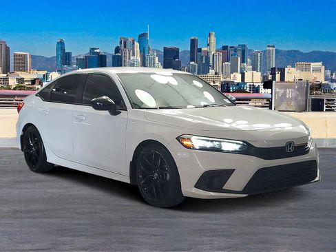 Used 2024 Honda Civic Sport image 3