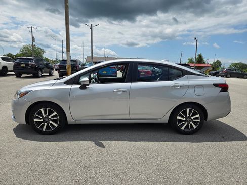 Used 2021 Nissan Versa SV FWD image 8