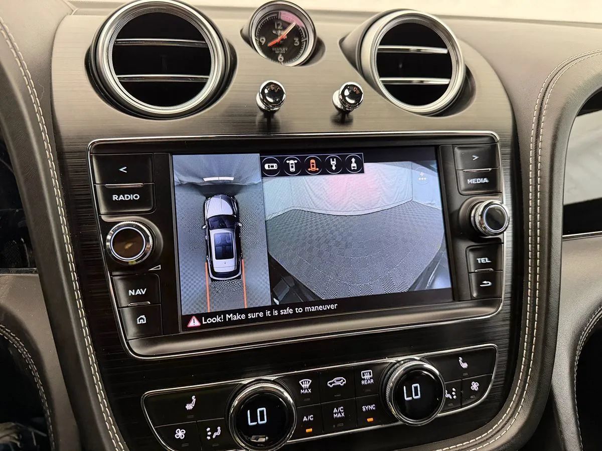Used 2017 Bentley Bentayga AWD/4WD image 23