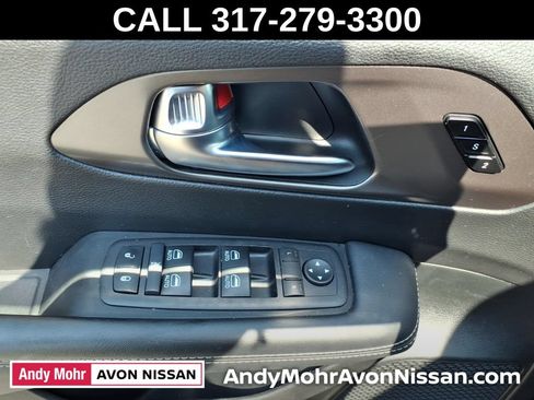Used 2025 Chrysler Pacifica Select FWD image 14