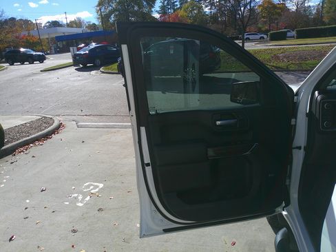 Used 2021 Chevrolet Silverado 1500 LT Trail Boss w/ Convenience Package II image 17