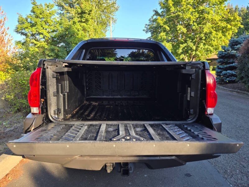 Used 2004 Chevrolet Avalanche Z71 w/ Sun And Sound Package AWD/4WD image 9