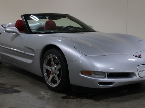Used 2002 Chevrolet Corvette Convertible w/ Preferred Equipment Group2 RWD image 38