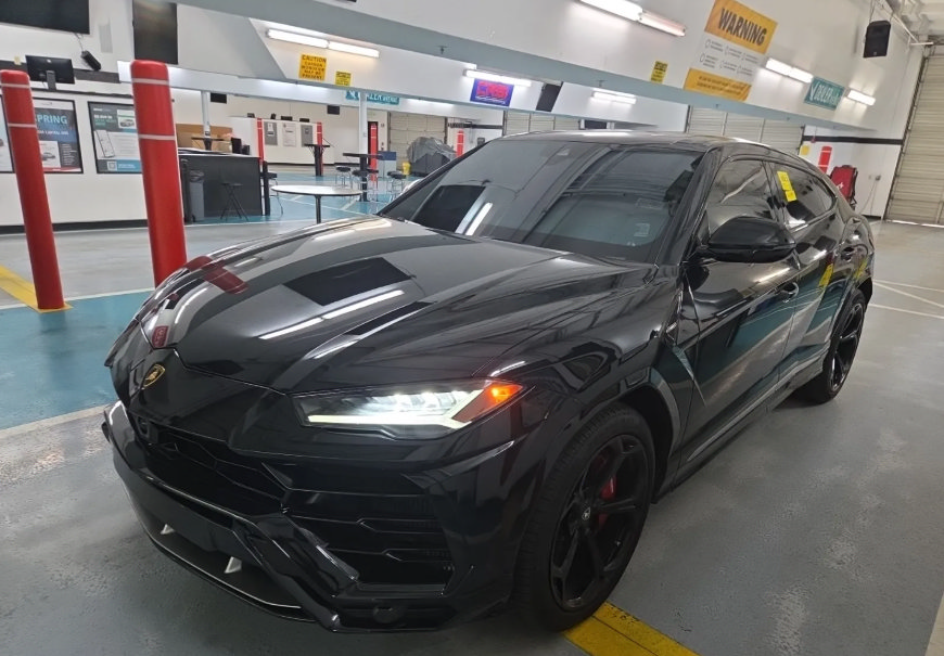 Used 2019 Lamborghini Urus AWD/4WD image 2