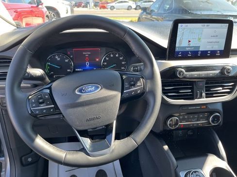 Used 2022 Ford Escape SE w/ SE Sport Appearance Package image 20