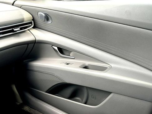 Used 2026 Hyundai Elantra SE FWD image 28