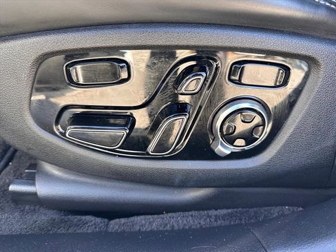 Used 2017 Genesis G90 3.3T Premium image 18