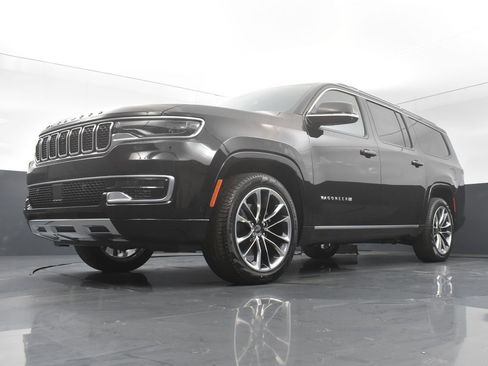 Used 2023 Jeep Wagoneer L Series III w/ Premium Group I image 73