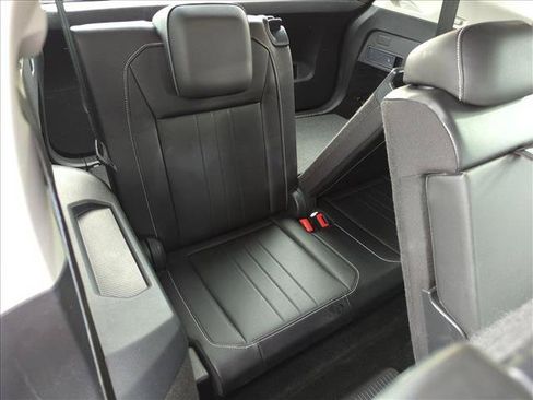 Used 2024 Volkswagen Tiguan SE FWD image 19