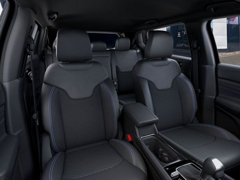 New 2026 Jeep Compass Latitude AWD/4WD image 16