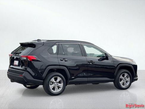 Certified 2025 Toyota RAV4 LE image 5