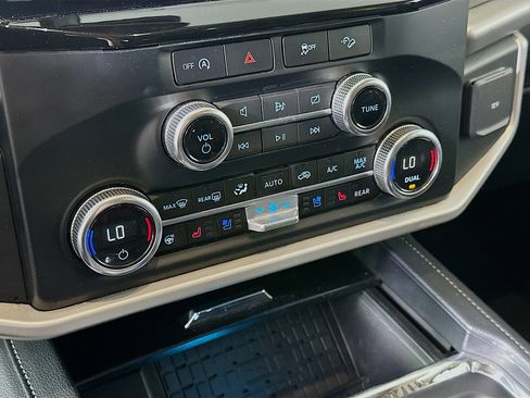 Used 2024 Ford Expedition Max XLT image 24