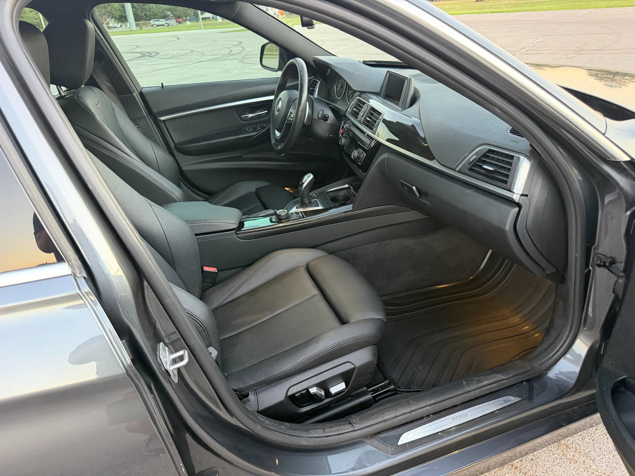 Used 2017 BMW 330i Sedan RWD image 18