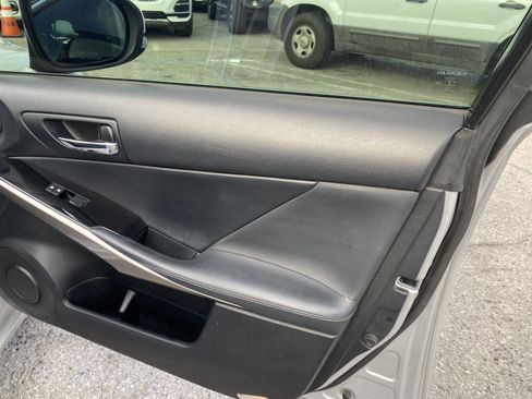Used 2016 Lexus IS 200t RWD image 21