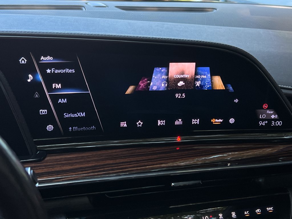 Used 2022 Cadillac Escalade ESV Premium Luxury RWD image 36
