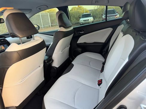 Used 2019 Toyota Prius XLE w/ Carpet Mat Package FWD image 6